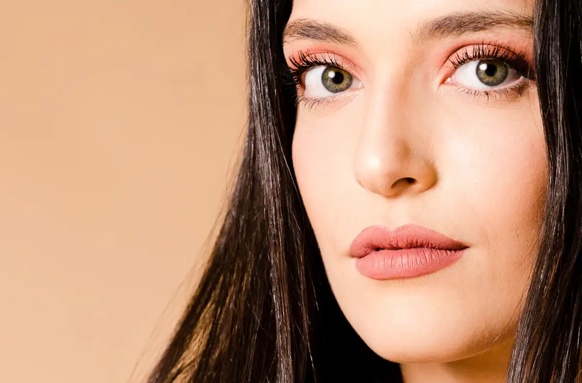 cirujano especialista Lifting de cejas Málaga Clínica Aesophy